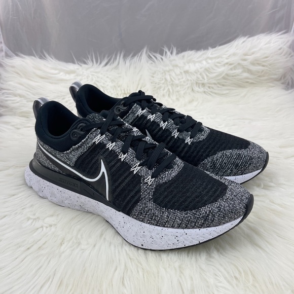 Men's Nike React Infinity Run Flyknit 3 Black and White Sneakers - Picture 7 of 7